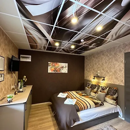 Demizson Vendeghaz 3* توكاي