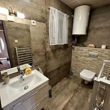 Demizson Vendeghaz توكاي