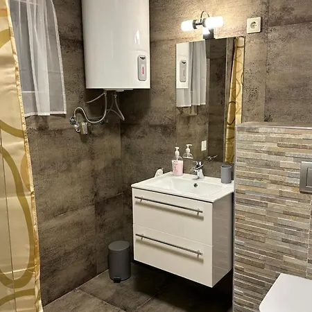 Demizson Vendeghaz توكاي