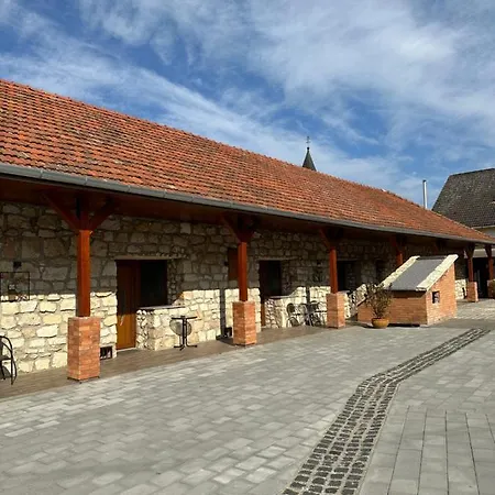 Demizson Vendeghaz بيت ضيافة 3*