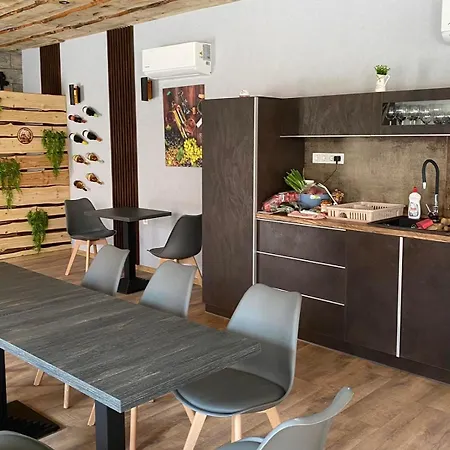 Demizson Vendeghaz توكاي