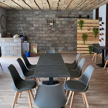 Demizson Vendeghaz بيت ضيافة